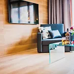 Warta Riverside & Old Town Luxury Residence